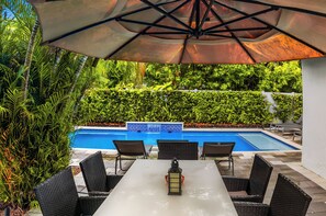 室外游泳池,恒温泳池