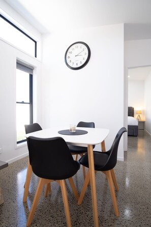 Dining - Warana Abode - Pool, Studio, PF, Walk to Beach (Warana)