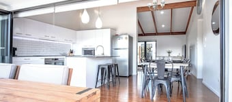 Warana Abode - Pool, Studio, PF, Walk to Beach