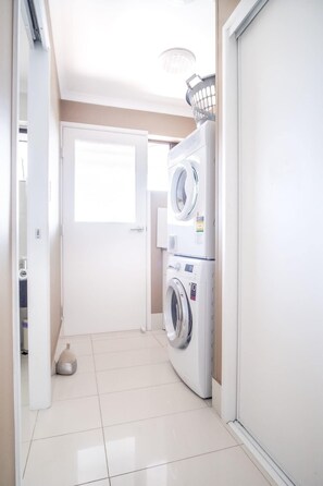 Interior - Warana Abode - Pool, Studio, PF, Walk to Beach (Warana)