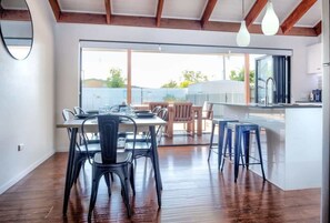 Dining - Warana Abode - Pool, Studio, PF, Walk to Beach (Warana)