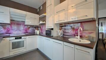 Fridge, microwave, oven, dishwasher