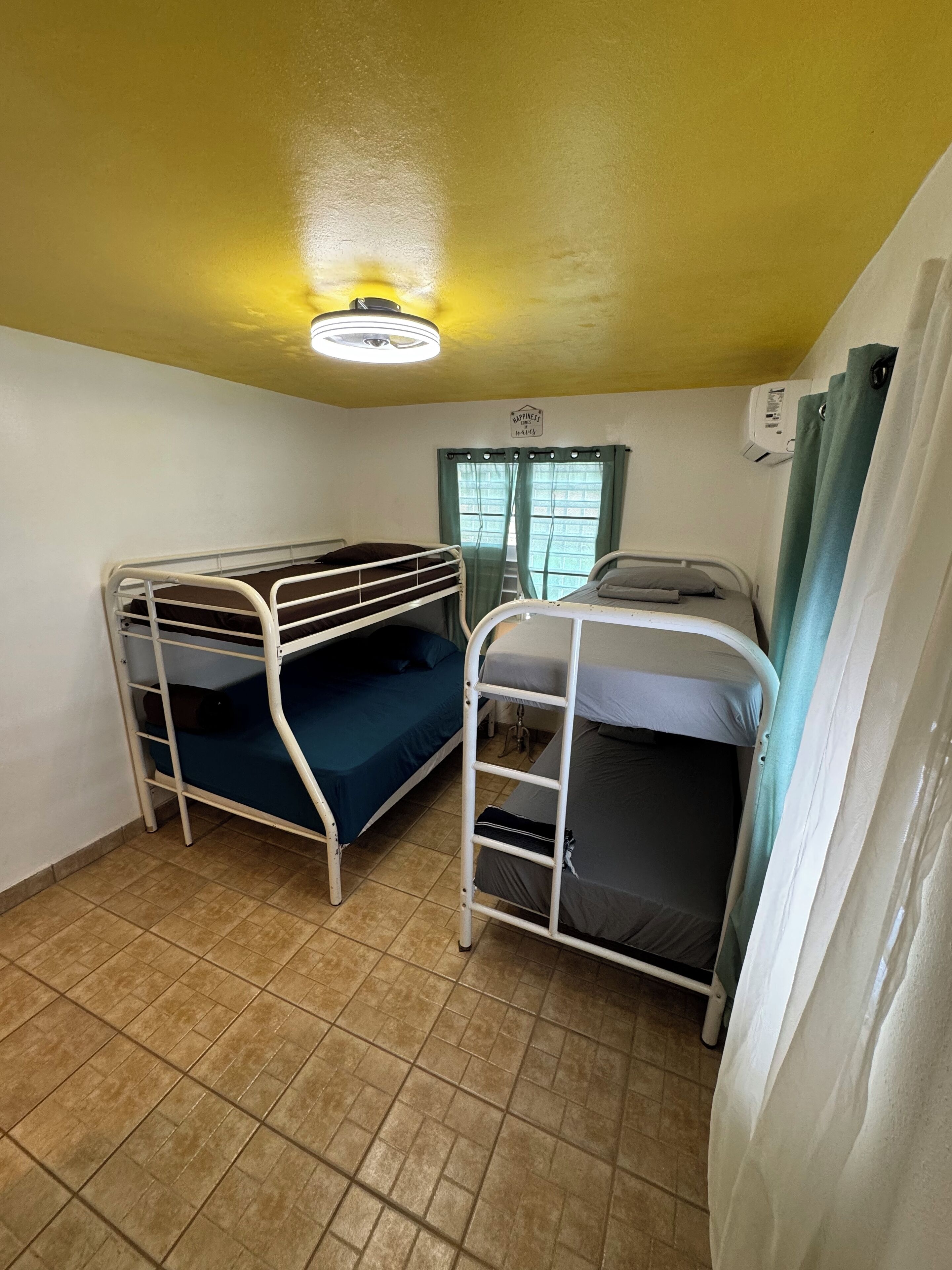 2 bedrooms, free WiFi, bed sheets