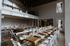 Dining - Mervue Estate - Luxury ocean view on 60 acres (Gold Beach)