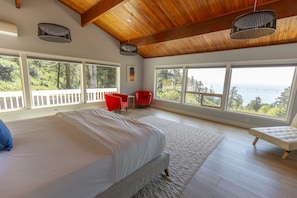 4 bedrooms, iron/ironing board, travel crib, WiFi (free)