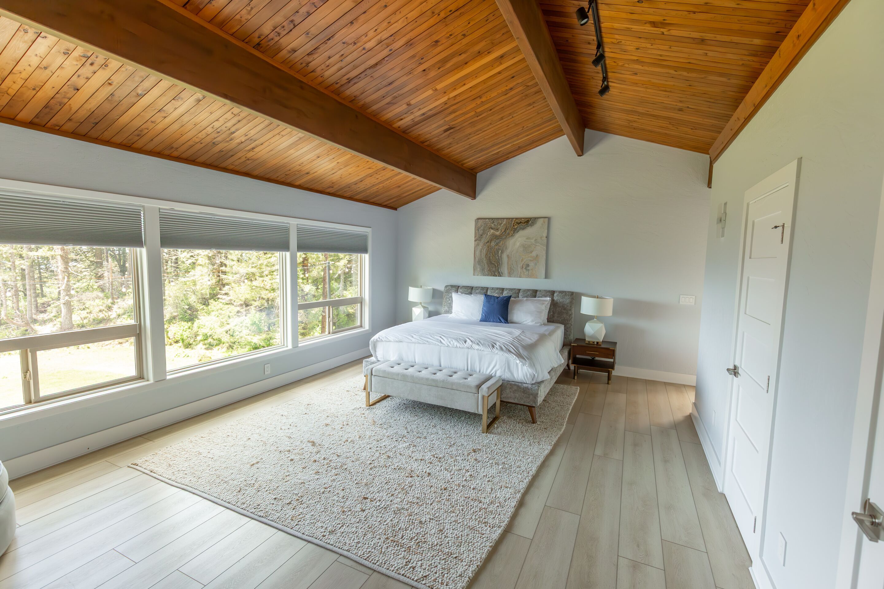 4 bedrooms, iron/ironing board, travel crib, WiFi (free)