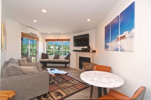 TV, fireplace - Heart of the Village. Newly renovated , modern décor throughout, Central AC just installed 2024 (Whistler)