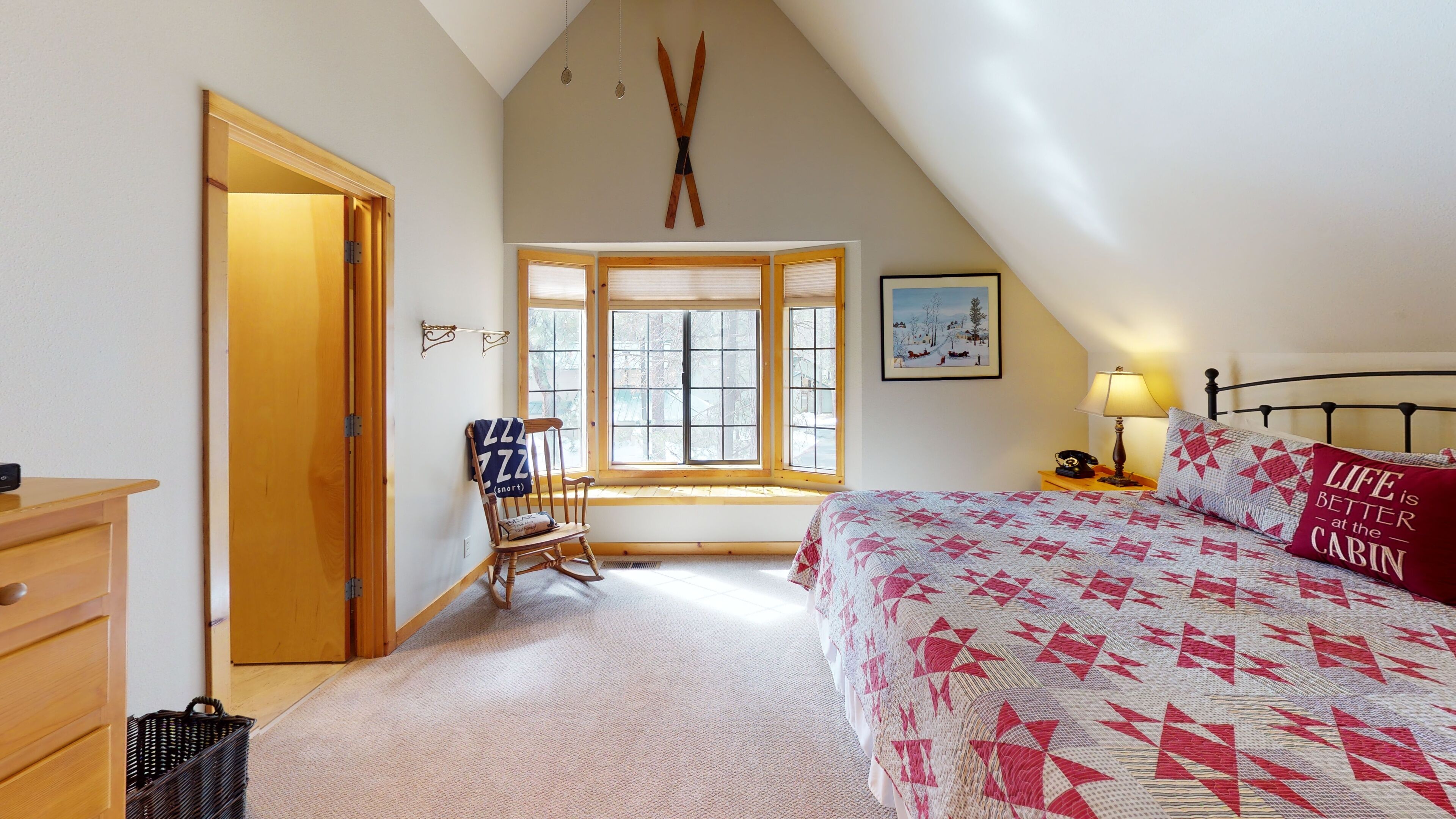 3 chambres, accès à Internet, literie fournie