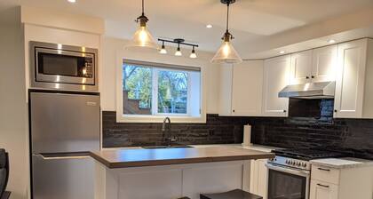 Cozy One-Bedroom Suite Close To The Ocean