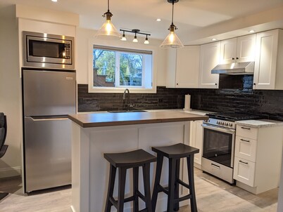Cozy One-Bedroom Suite Close To The Ocean