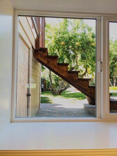  Cozy One-Bedroom Suite Close To The Ocean
