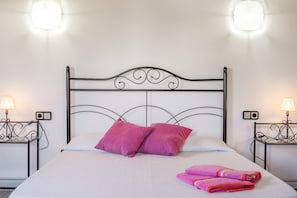 3 bedrooms, iron/ironing board, free WiFi, bed sheets - Vacation Villa 'Can Serra' with Private Pool, Mountain Views, Terrace & Garden (Puerto Pollensa)