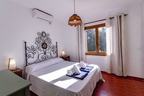 4 habitaciones, tabla de planchar con plancha y wifi gratis 