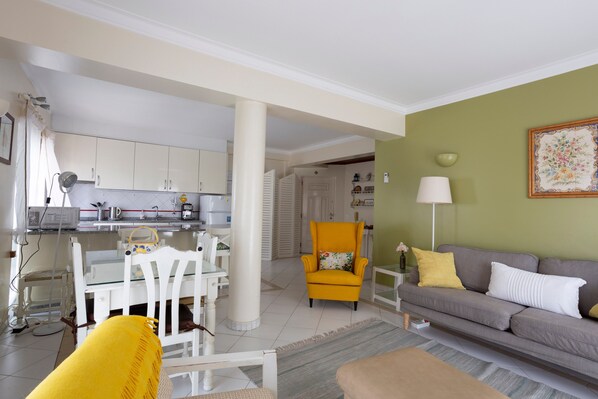 Télévision, cheminée