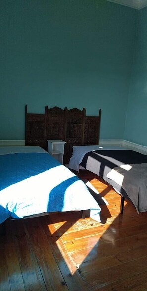 4 habitaciones, tabla de planchar con plancha y wifi gratis