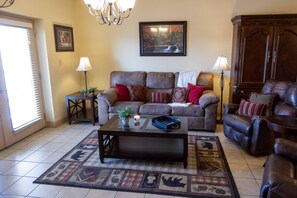 Téléviseur, lecteur de DVD, chaîne audio