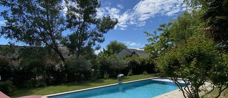 Piscine extérieure, piscine chauffée