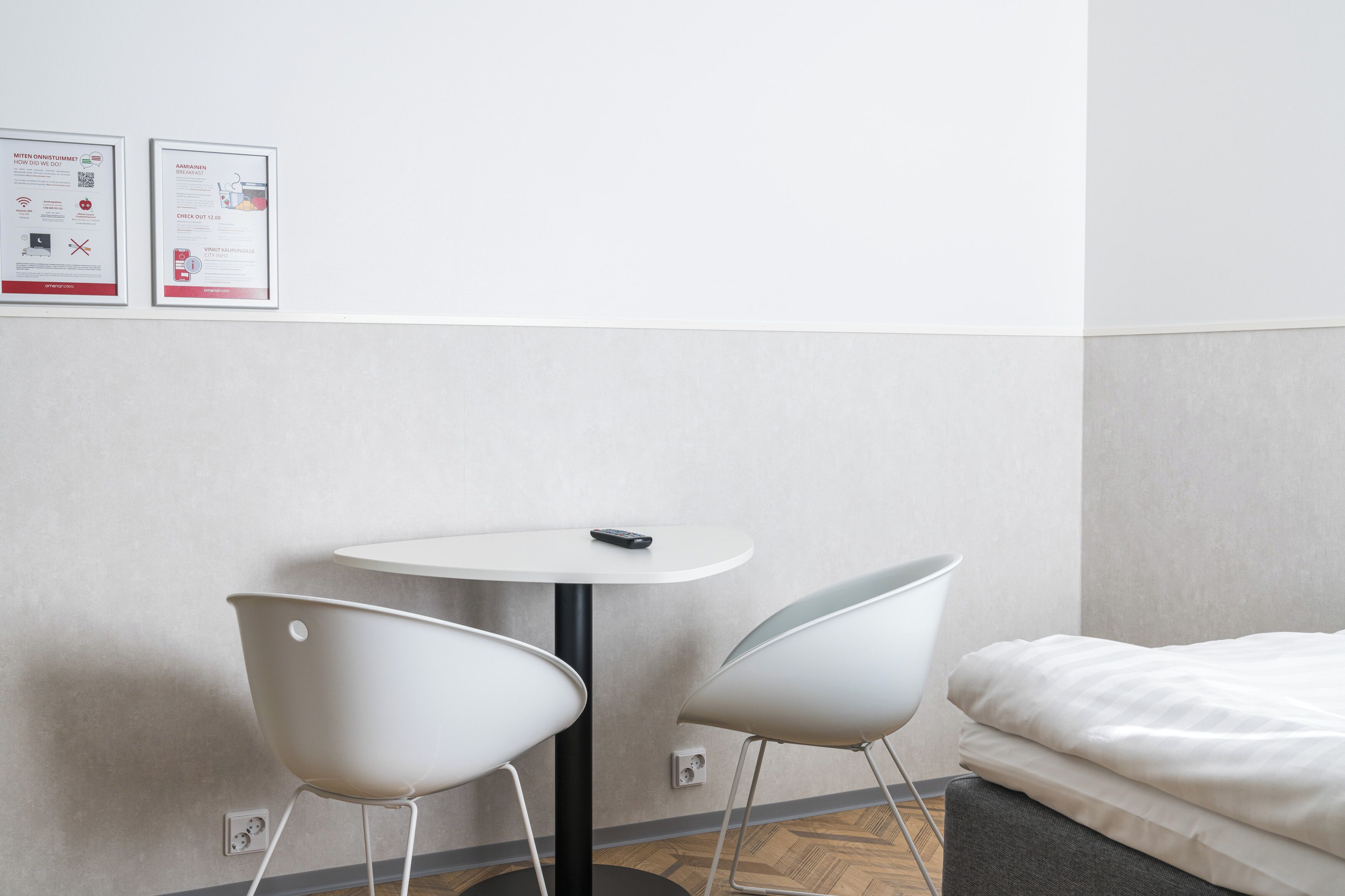 43-inch flat-screen tv with cable channels, tv