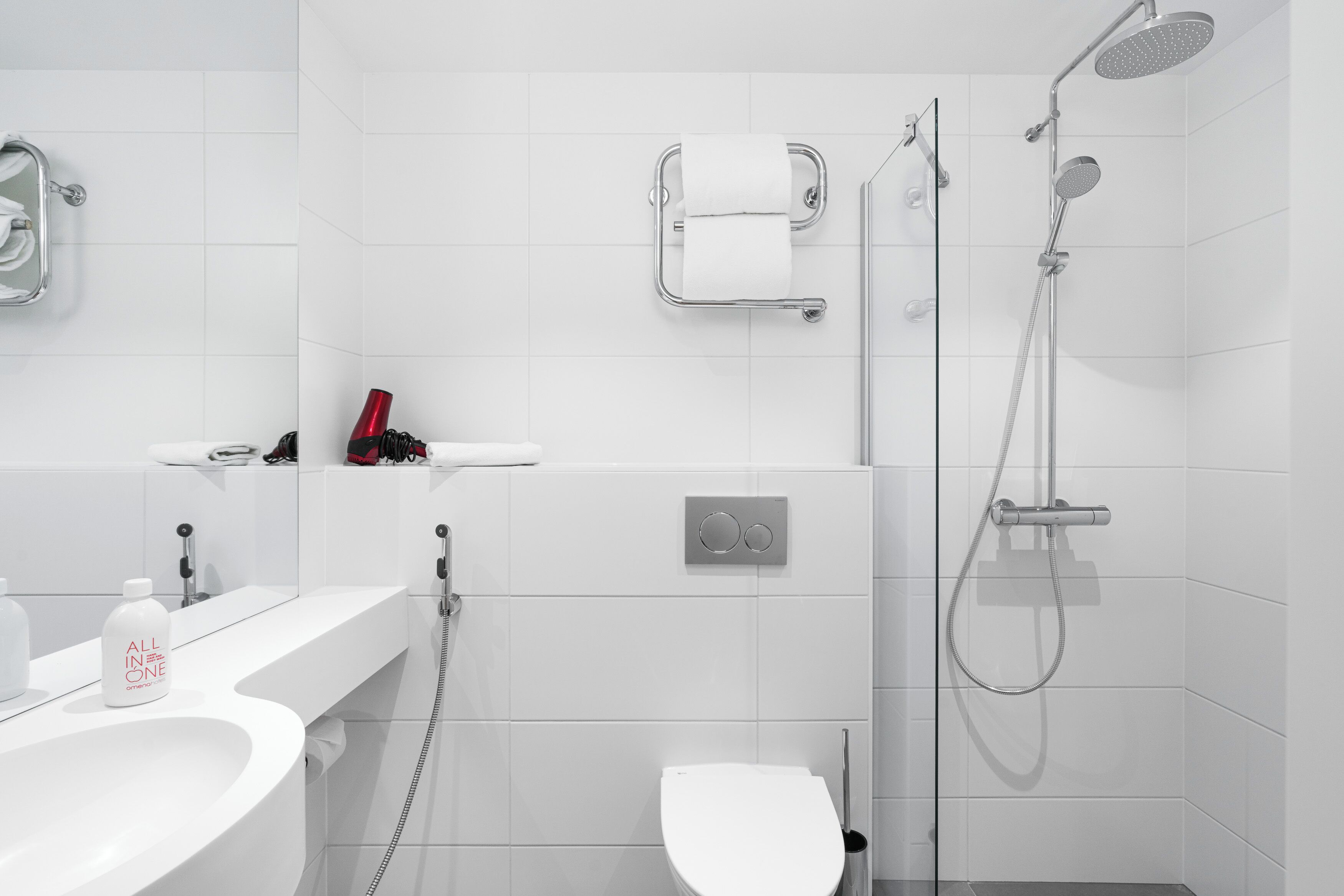 superior double room | bathroom | shower, hair dryer, bidet, heated floors