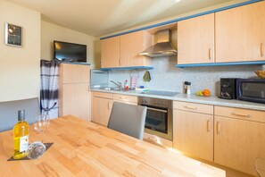 Kühlschrank, Mikrowelle, Ofen, Geschirrspüler