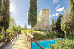 Pool - Villa Fauno D: A welcoming apartment located in a small hamlet at the foot of a castle, with Free WI-FI. (Gaiole in Chianti)