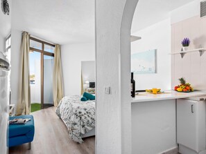 Iron/ironing board, internet, bed sheets