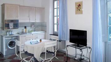 Frigorifero, forno, piano cottura, lavastoviglie