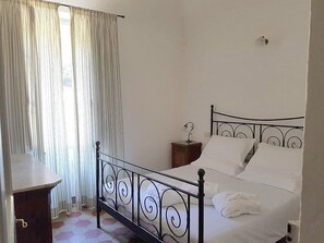 2 habitaciones, tabla de planchar con plancha y wifi gratis 