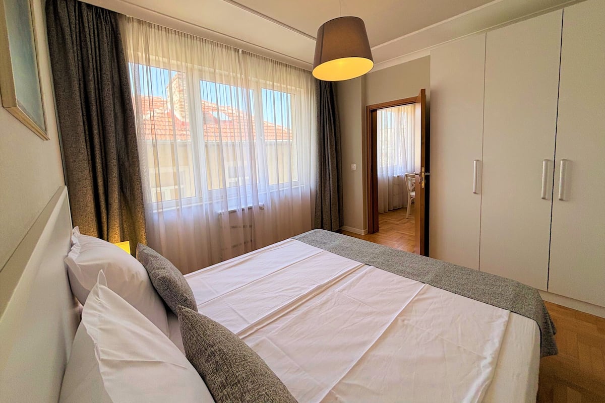 Suite | 1 bedroom, in-room safe, desk, laptop workspace