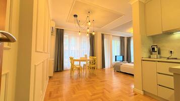 Superior One-Bedroom Apartment | In-room safe, desk, laptop workspace, blackout drapes