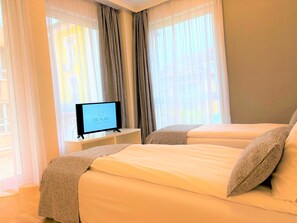 Superior One-Bedroom Apartment | In-room safe, desk, laptop workspace, blackout drapes - Dunav Apartment House (Sofia)