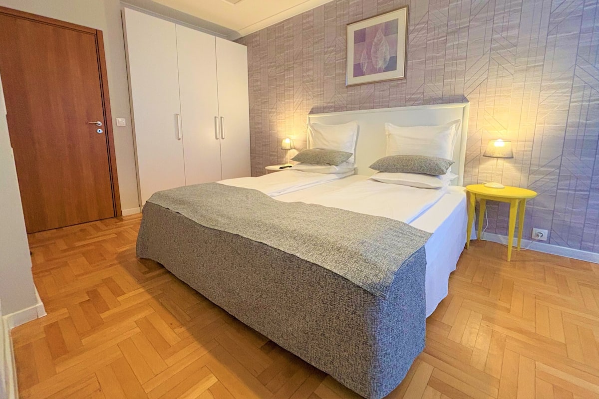 Superior One-Bedroom Apartment | In-room safe, desk, laptop workspace, blackout drapes