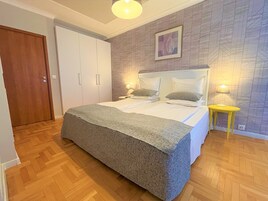 In-room safe, desk, laptop workspace, blackout curtains