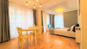 Superior One-Bedroom Apartment | 客廳