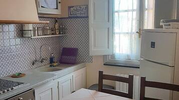 Plaque de cuisson, lave-vaisselle, cafetiĂšre/bouilloire