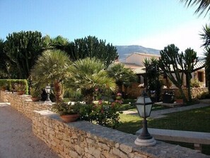 Property grounds - Three-room apartment 'IL BAGLIETTO' (Valderice)