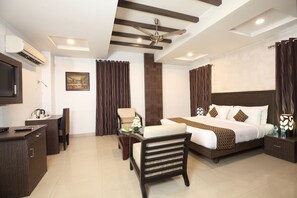 In-room safe, iron/ironing board, free WiFi, bed sheets