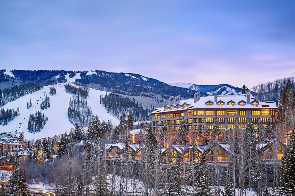Beaver Creek Pines 3 Bedroom Ski in, Ski out Vacation Rental With Restaurant, Outdoor Pool, Jacuzzi and Fitness Center - Cordillera, CO