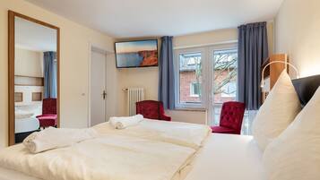 Comfort Double Room | Hypo-allergenic bedding, minibar, in-room safe, free WiFi