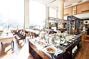 Daily buffet breakfast for a fee