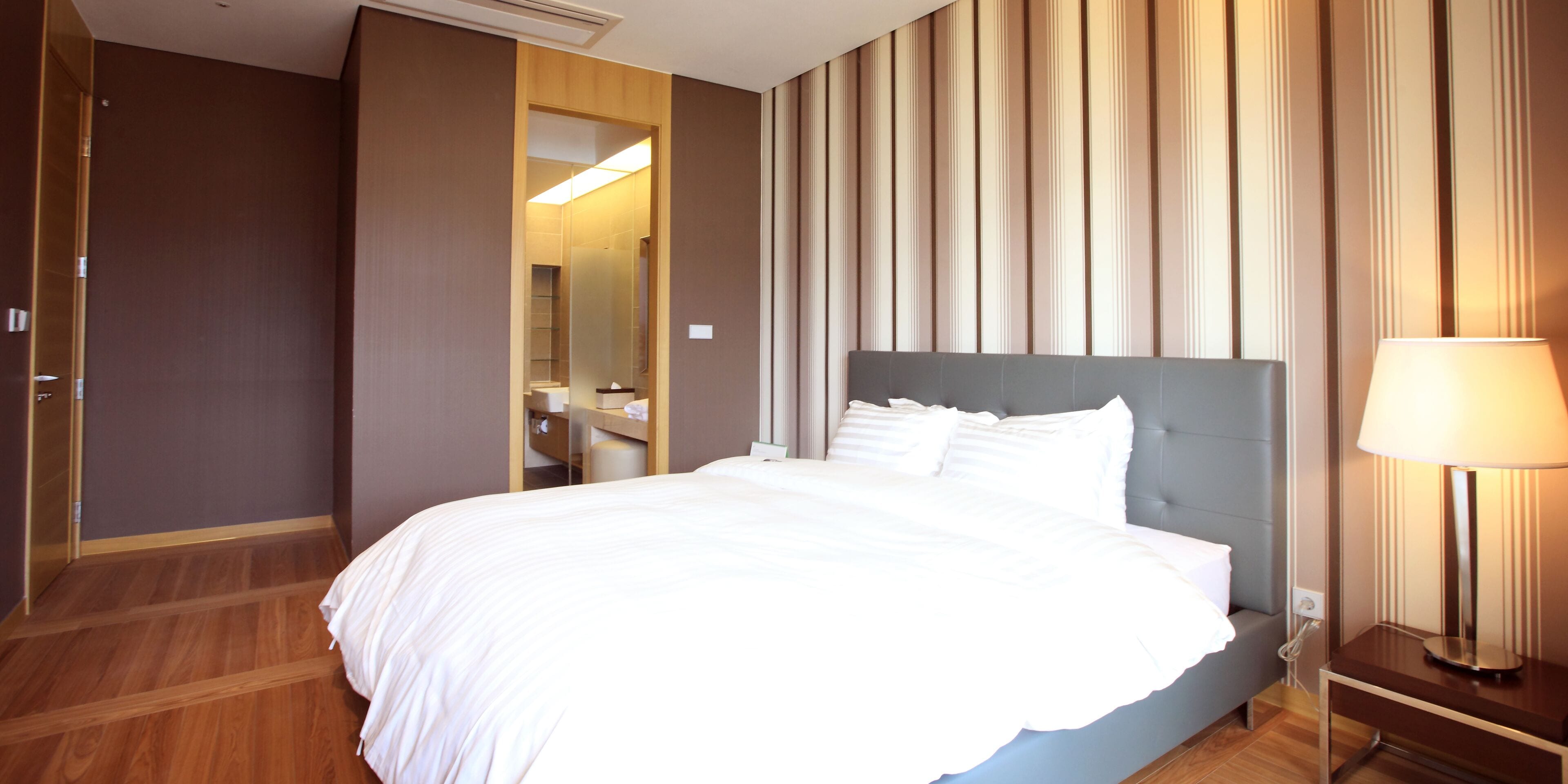 2 bedrooms, premium bedding, in-room safe, free wifi