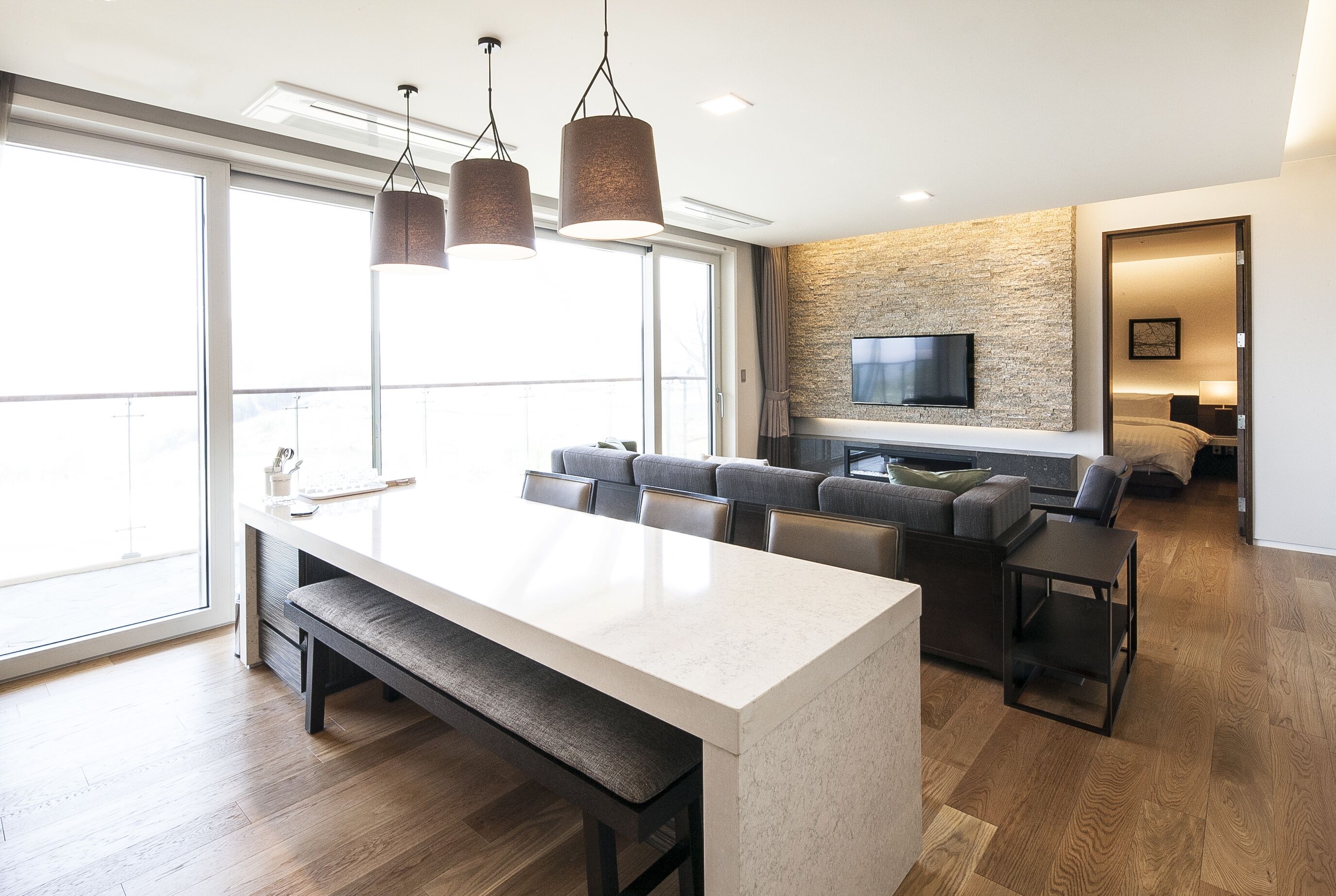 高級寝具、セーフティボックス (室内)、WiFi (無料)、ベッドシーツ