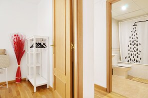 Ensemble douche/baignoire, bidet