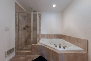 Hair dryer, towels - Cobble Creek Lane: Spacious, Gourmet Kitchen, Great for Families (Driggs)
