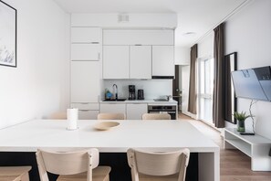Appartement familial, 1 chambre, balcon | Salle à manger