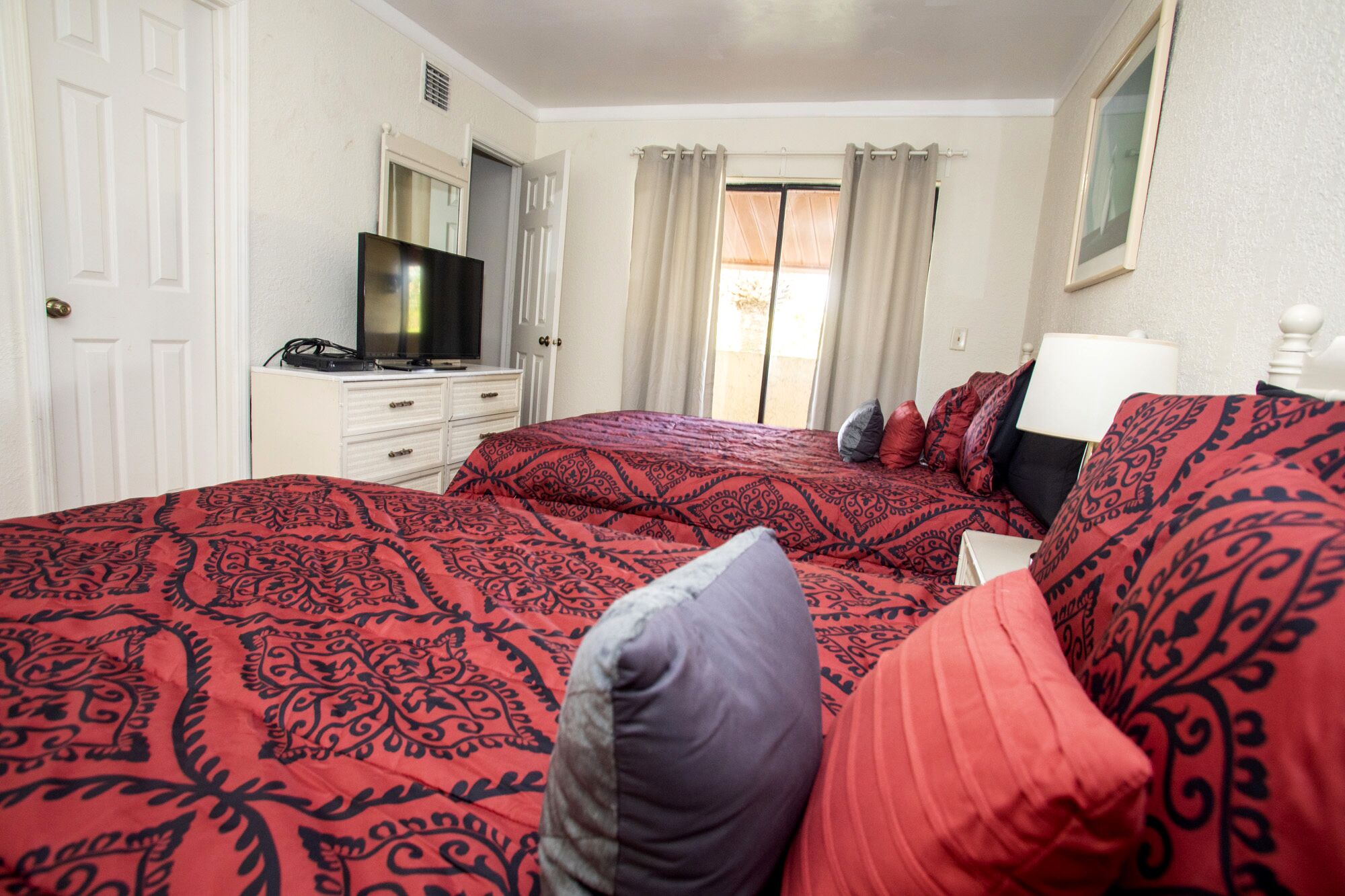 2 chambres, fer et planche à repasser, Wi-Fi, draps fournis