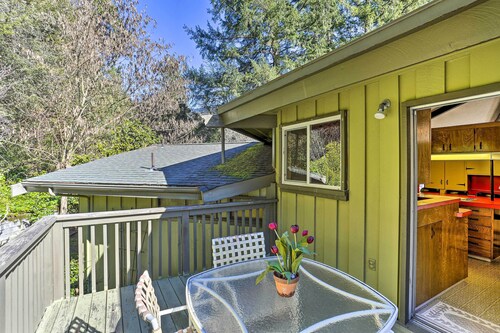Woodsy Willow Creek Getaway w/ Deck!
