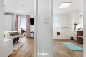 3 bedrooms, desk, iron/ironing board, travel crib