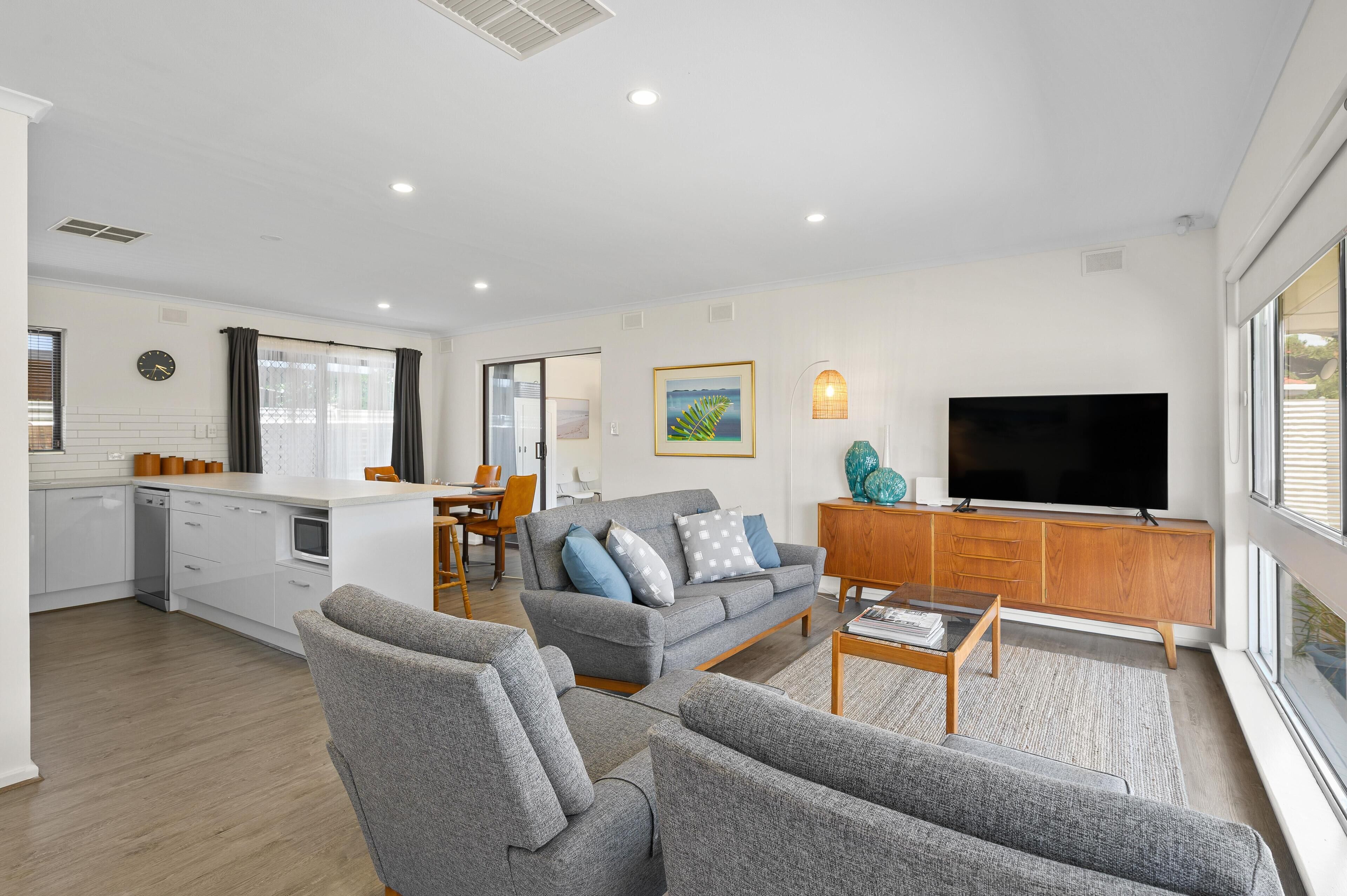 Sand and Sun ~ Port Willunga - Light & Airy Coastal Abode