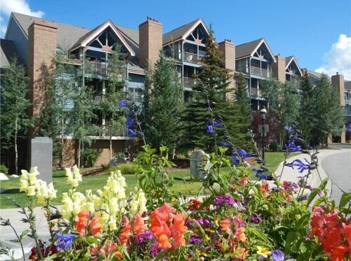 1 Bedroom Ski in Condo Only One Block From Historic Downtown, Shopping, Restaurants and Entertainment